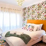 Golden Palm By Becherish Apartment
